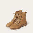 Har boots, sand